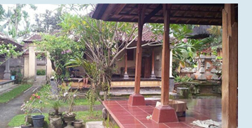 Photo of a 	
	Balinese family compound.